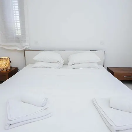 Rent Private 069