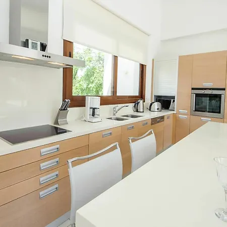 Rent Private 069